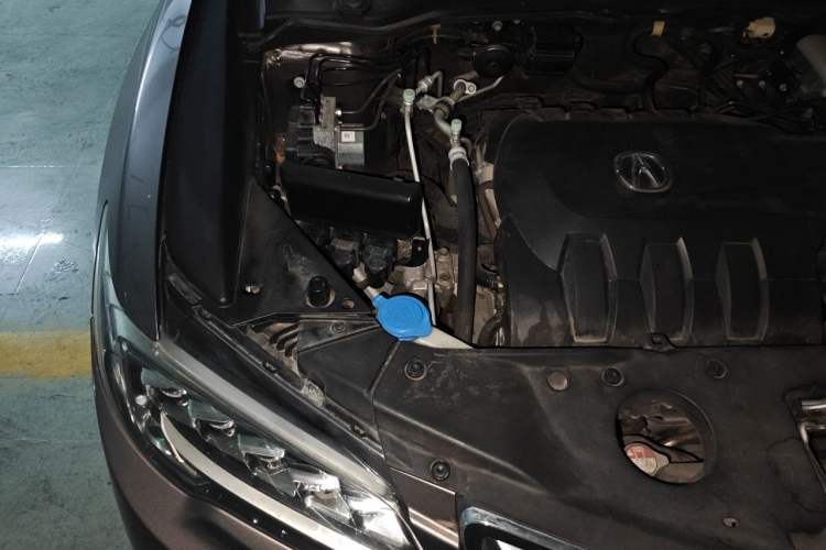 Used Acura RDX 2016 3.0L Two-Wheel-Drive Elite Edition Engine Bay Right