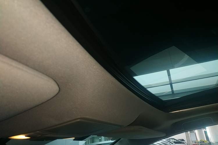 Used Acura RDX 2016 3.0L Two-Wheel Drive Comfort Edition Headliner