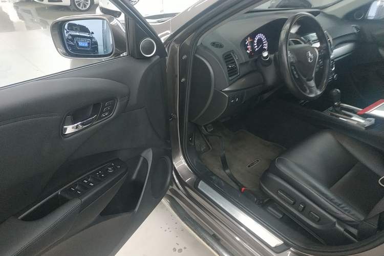 Used Acura RDX 2016 3.0L Two-Wheel Drive Comfort Edition Interior 3