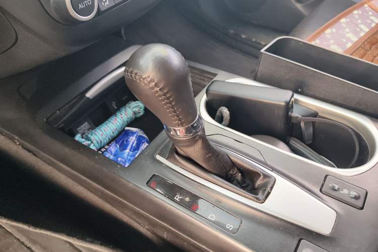 Used Acura RDX 2016 3.0L Two-Wheel-Drive Elite Edition Gear Lever