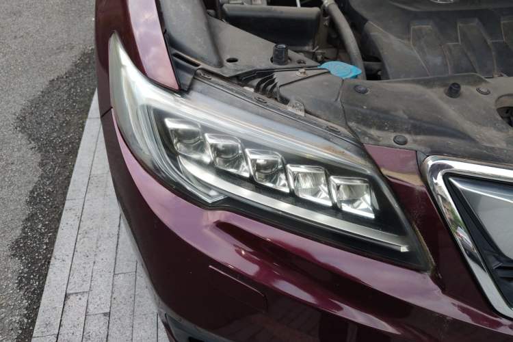 Used Acura RDX 2016 3.0L Two-Wheel-Drive Elite Edition Right Front Headlight