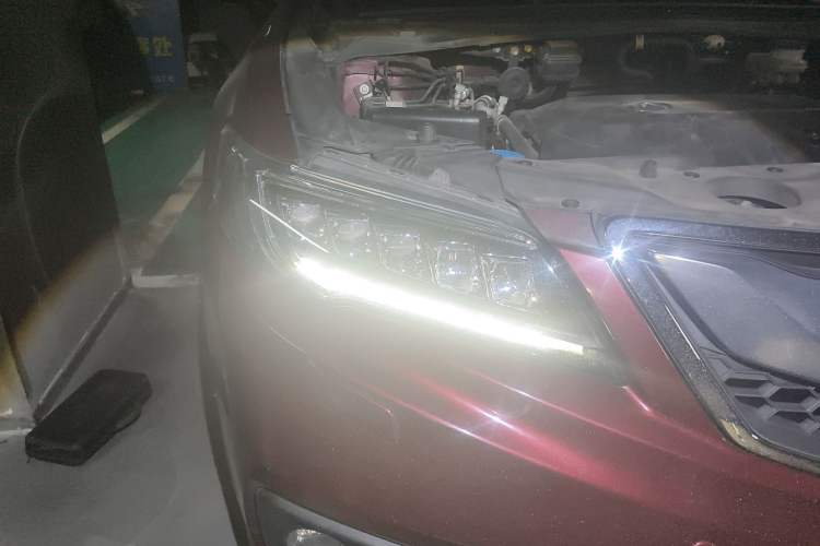 Used Acura RDX 2016 3.0L Four-Wheel Drive Deluxe Edition Right Front Headlight