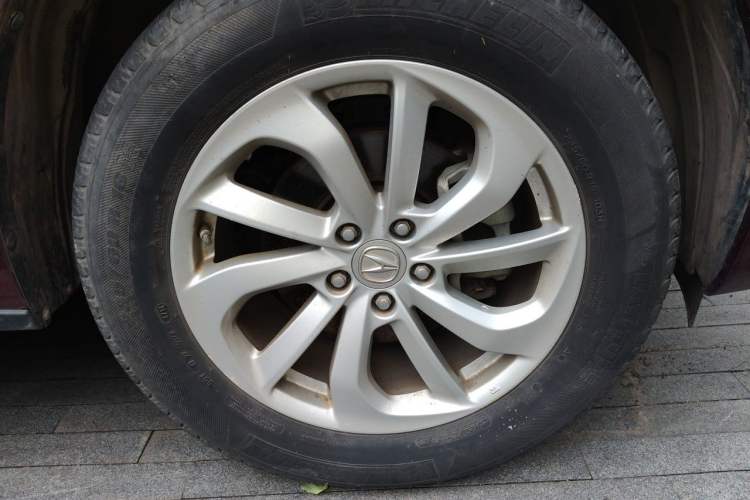 Used Acura RDX 2016 3.0L Two-Wheel-Drive Elite Edition Right Front Wheel Hub
