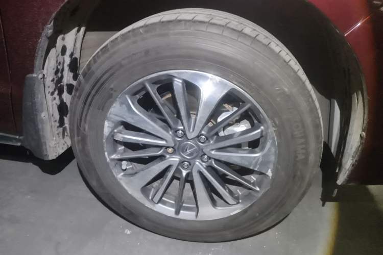 Used Acura RDX 2016 3.0L Four-Wheel Drive Deluxe Edition Right Front Wheel Hub