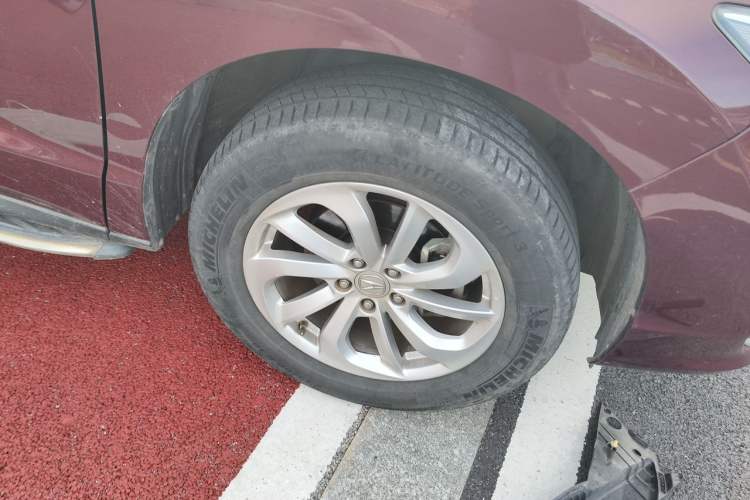 Used Acura RDX 2016 3.0L Two-Wheel-Drive Elite Edition Right Front Wheel Hub