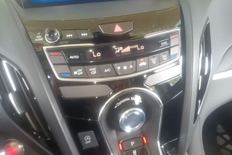 Used Acura RDX 2019 2.0T Comfort Edition China V Standard Audio And AC Panel