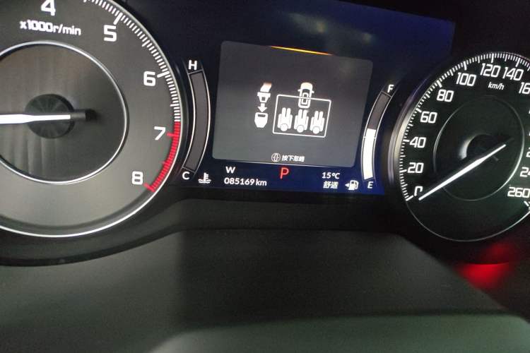 Used Acura RDX 2020 2.0T Diamond Edition A-Spec Sport SH-AWD Odometer Close Up
