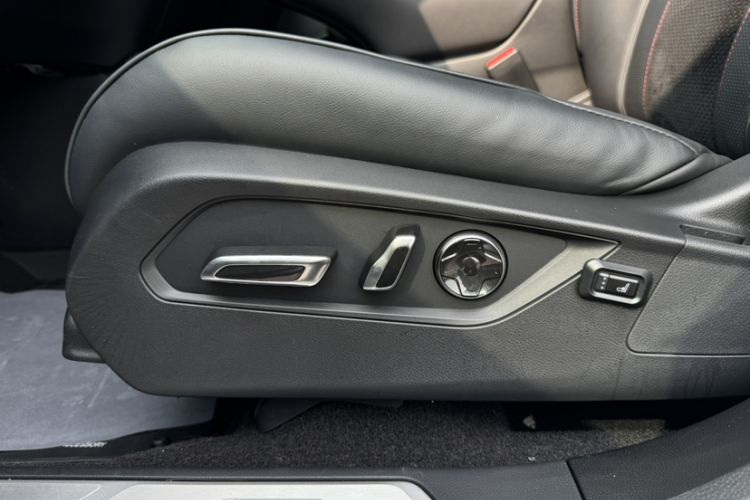 Used Acura RDX 2020 2.0T Prestige · A-Spec Sport Edition Interior 8