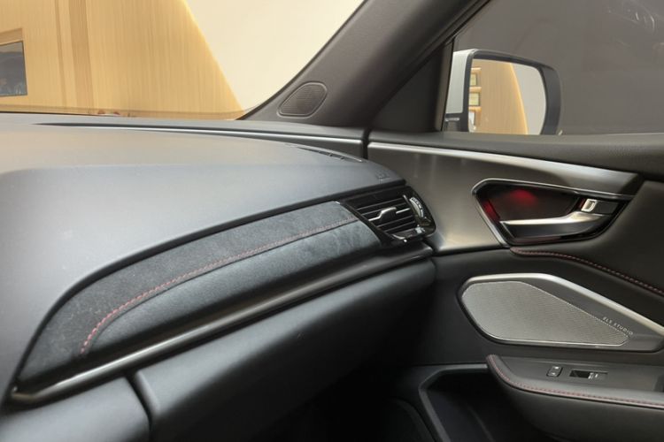 Used Acura RDX 2020 2.0T Prestige · A-Spec Sport Edition Interior 9