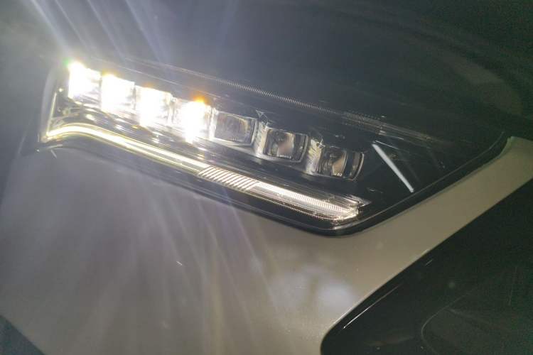 Used Acura RDX 2020 2.0T Diamond Edition A-Spec Sport SH-AWD Right Front Headlight