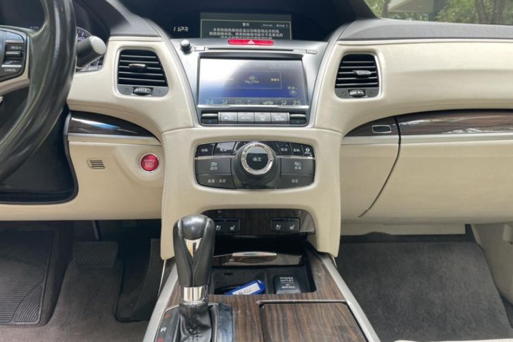 Used Acura RLX 2013 3.5L PAWS Edition Interior 3
