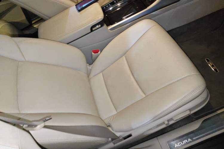 Used Acura RLX 2013 3.5L PAWS Edition Right Front Seat