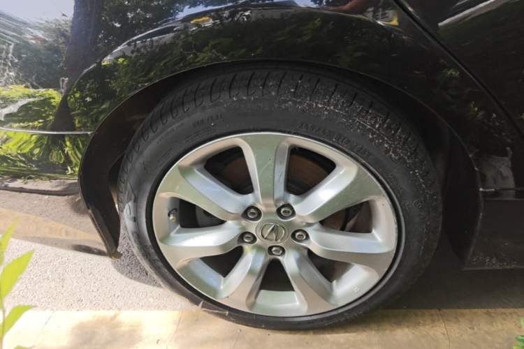 Used Acura RLX 2013 3.5L PAWS Edition Right Rear Wheel Hub