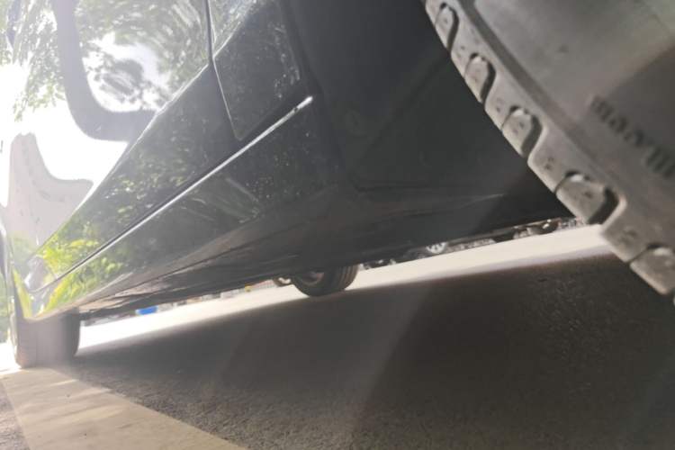 Used Acura RLX 2013 3.5L PAWS Edition Right Side Sill