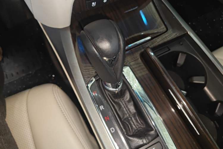 Used Acura RLX 2013 3.5L PAWS Edition Gear Lever