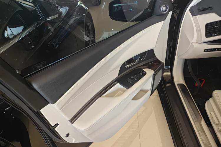Used Acura RLX 2013 3.5L PAWS Edition Left Front Door Interior