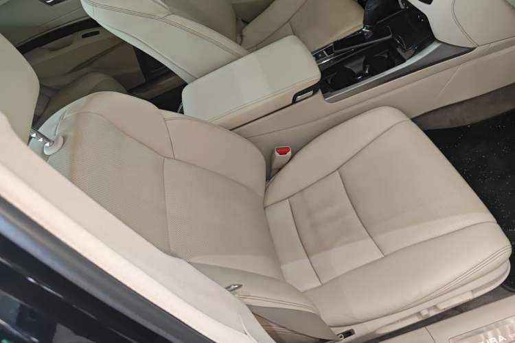 Used Acura RLX 2013 3.5L PAWS Edition Right Front Seat