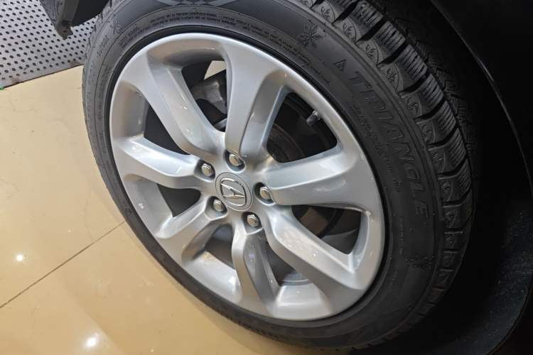 Used Acura RLX 2013 3.5L PAWS Edition Right Rear Wheel Hub