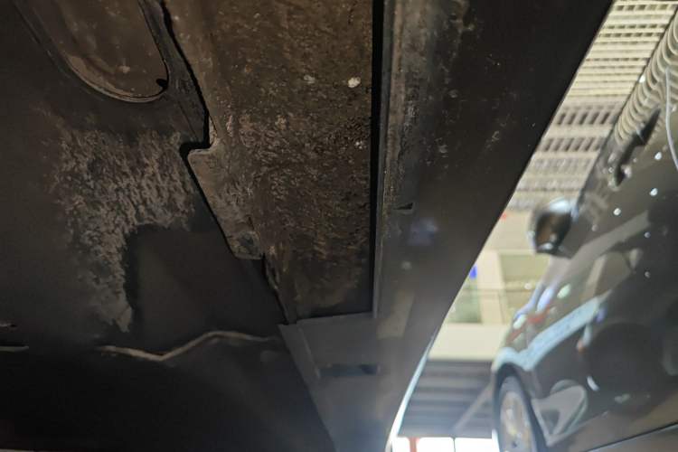 Used Acura RLX 2013 3.5L PAWS Edition Right Side Sill