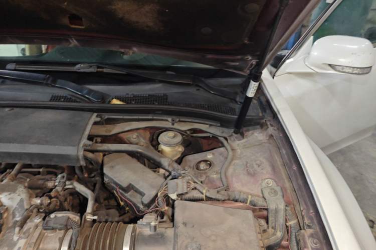 Used Acura TL 2009 3.5 Standard Edition Engine Bay Left