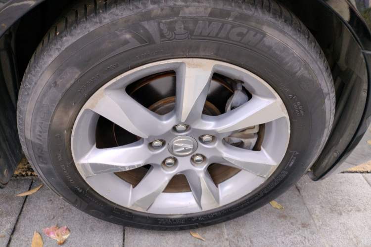 Used Acura TL 2012 3.5 Standard Edition Right Front Wheel Hub