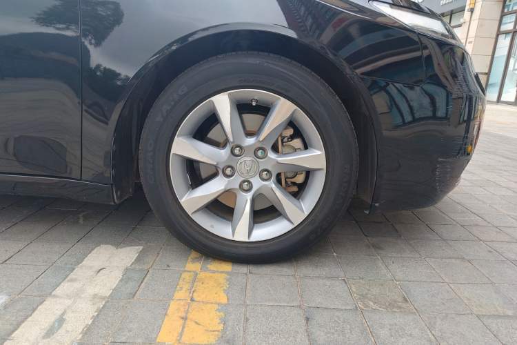 Used Acura TL 2012 3.5 Standard Edition Right Front Wheel Hub