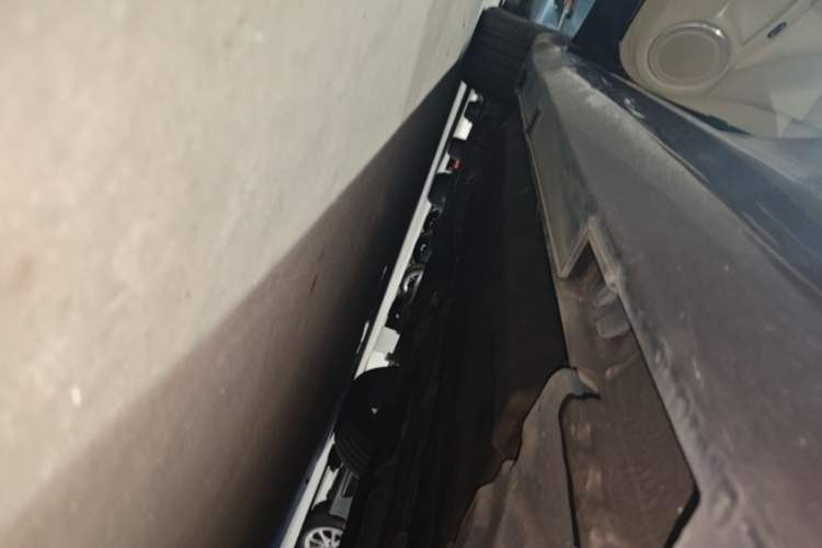 Used Acura TL 2012 3.5 Standard Edition Left Side Sill