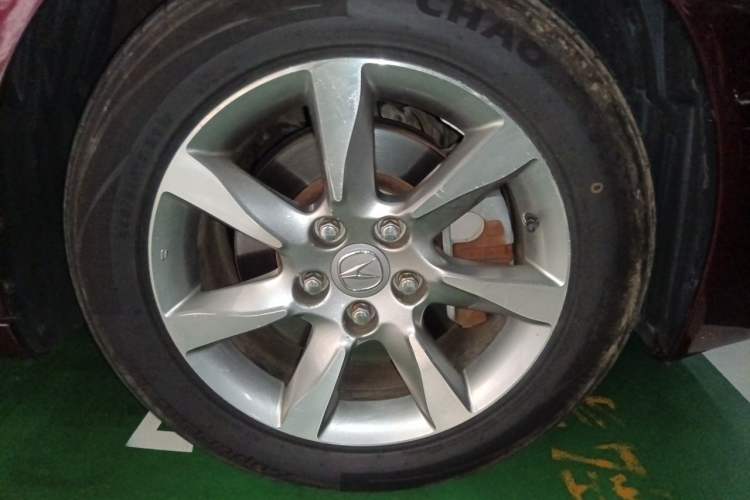 Used Acura TL 2012 3.5 Standard Edition Right Front Wheel Hub