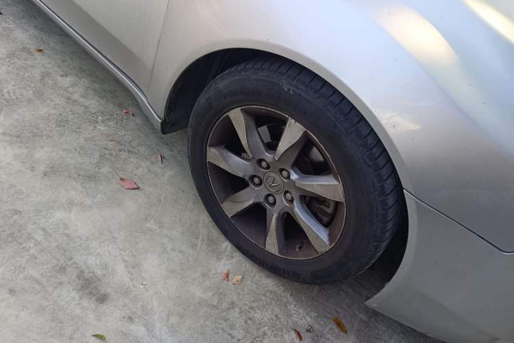 Used Acura TL 2012 3.5 Standard Edition Right Front Wheel Hub