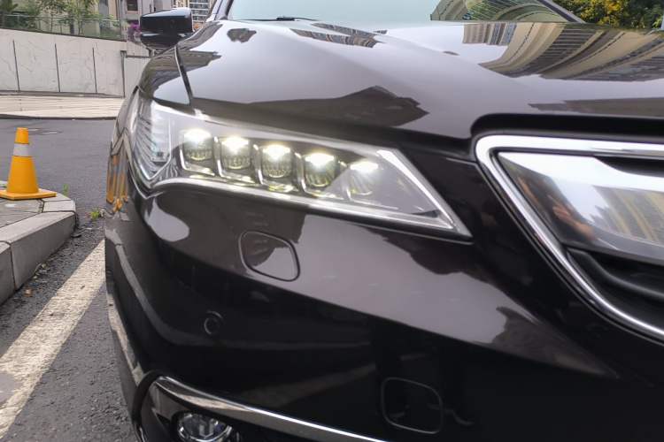 Used Acura TLX 2015 2.4L Elite Edition Right Front Headlight