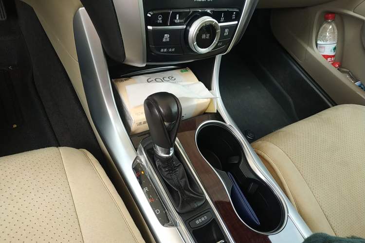 Used Acura TLX 2015 2.4L Elite Edition Gear Lever
