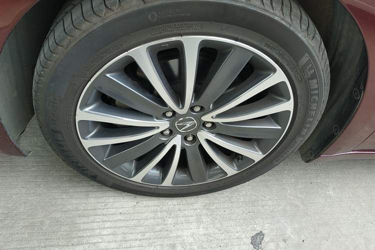 Used Acura TLX 2015 2.4L Elite Edition Left Front Wheel Hub