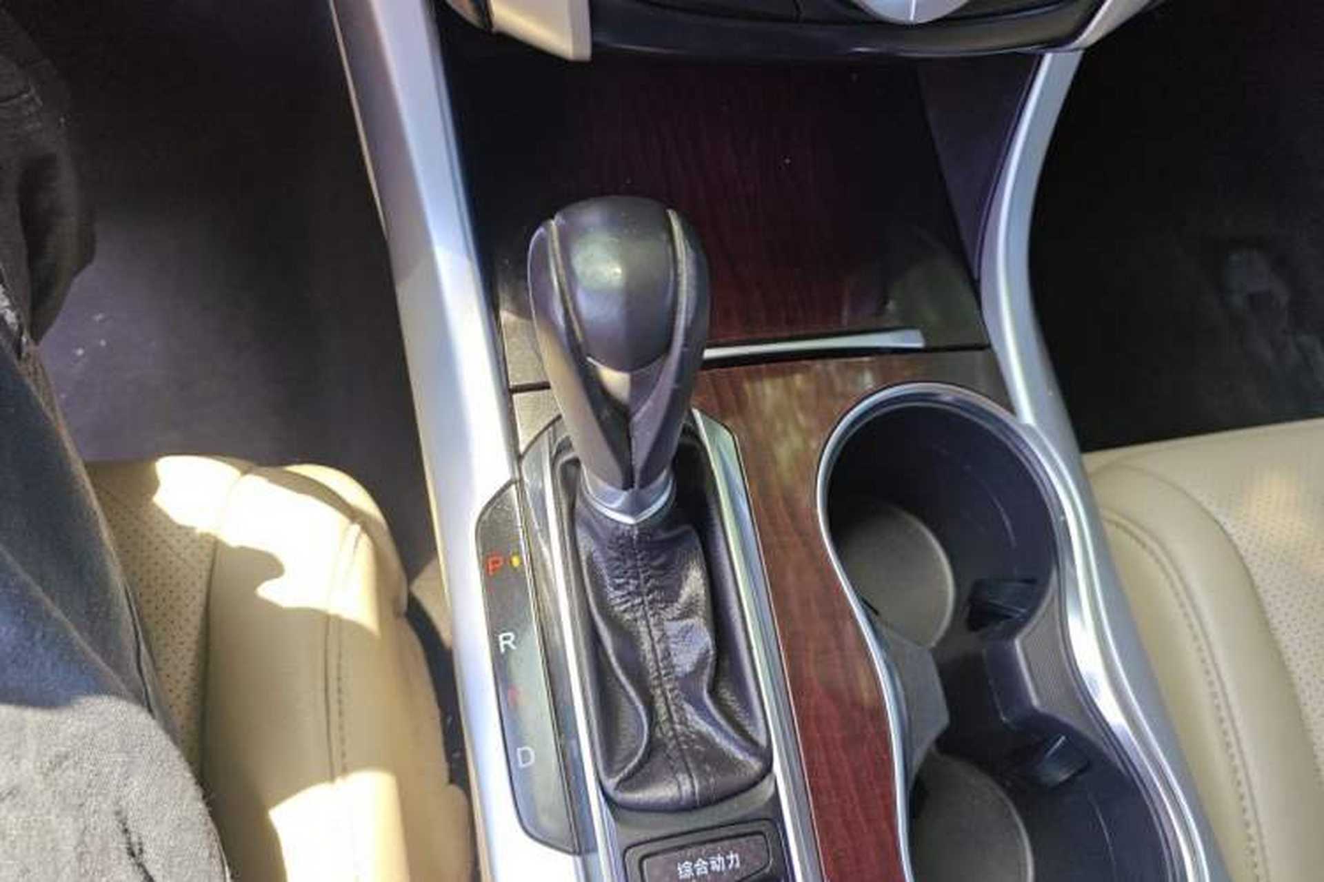 Used Acura TLX 2015 2.4L Elite Edition Gear Lever