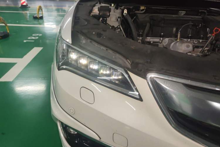 Used Acura TLX 2015 2.4L Luxury Edition Right Front Headlight