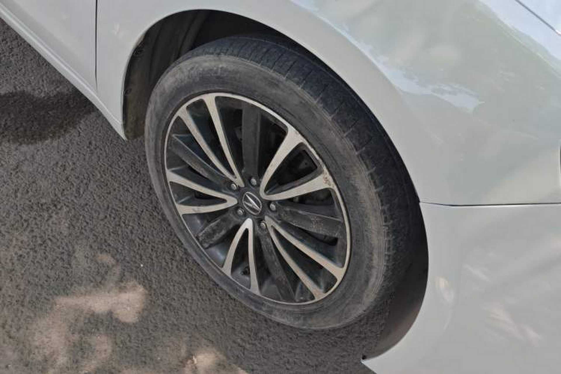 Used Acura TLX 2015 2.4L Elite Edition Right Front Wheel Hub