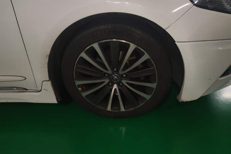 Used Acura TLX 2015 2.4L Luxury Edition Right Front Wheel Hub