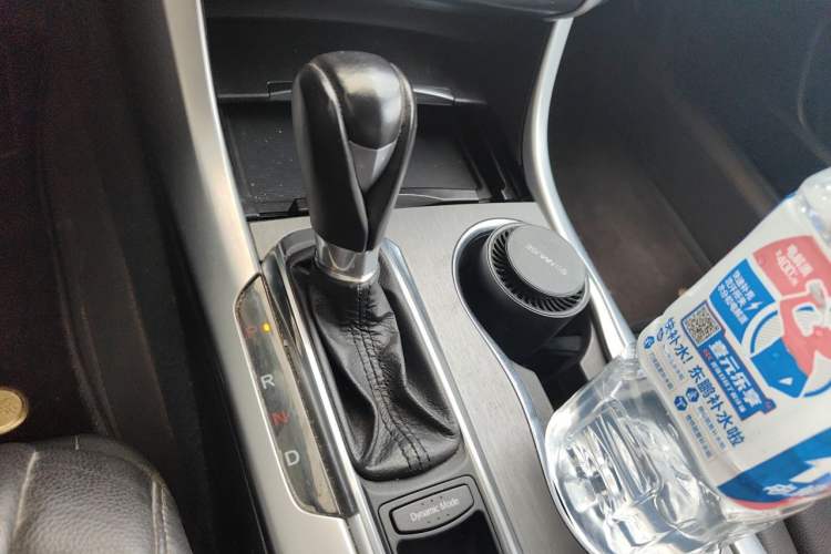 Used Acura TLX-L 2018 2.4L Comfort Edition Gear Lever
