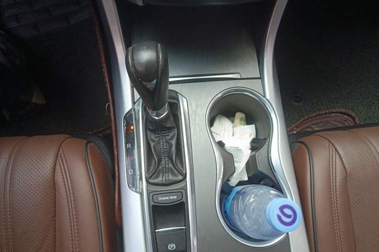 Used Acura TLX-L 2018 2.4L Deluxe Edition Gear Lever