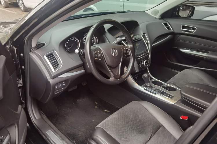 Used Acura TLX-L 2018 2.4L Comfort Edition Interior 2