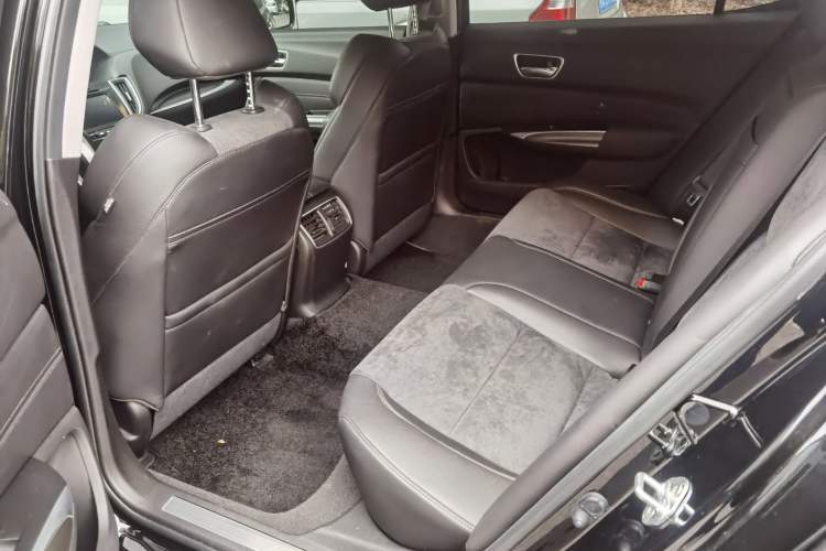 Used Acura TLX-L 2018 2.4L Comfort Edition Interior 3