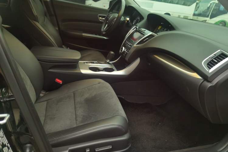 Used Acura TLX-L 2018 2.4L Comfort Edition Interior 5