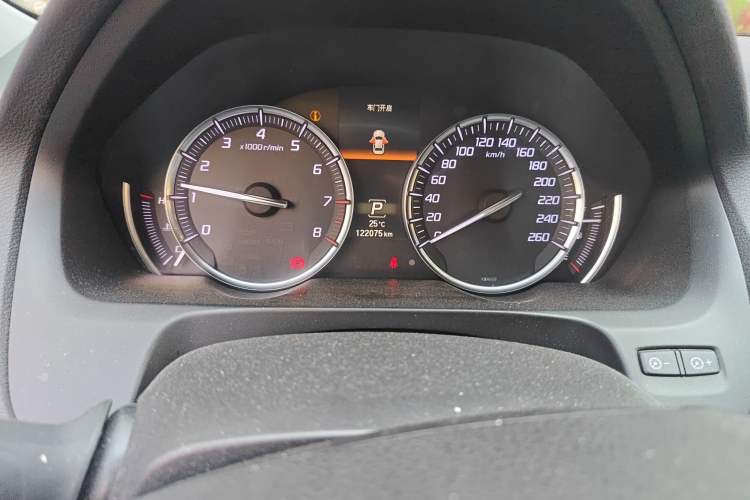 Used Acura TLX-L 2018 2.4L Comfort Edition Odometer Close Up