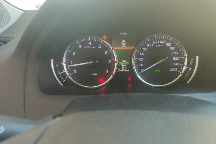 Used Acura TLX-L 2018 2.4L Comfort Edition Odometer Close Up