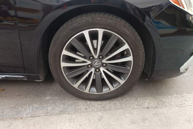 Used Acura TLX-L 2018 2.4L Deluxe Edition Right Front Wheel Hub