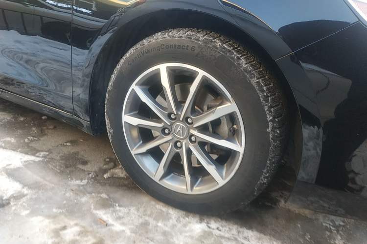 Used Acura TLX-L 2018 2.4L Comfort Edition Right Front Wheel Hub