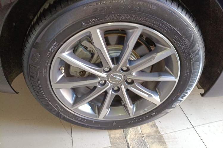Used Acura TLX-L 2018 2.4L Comfort Edition Right Rear Wheel Hub