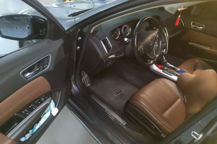 Used Acura TLX-L 2018 2.4L Deluxe Edition Driver Seat