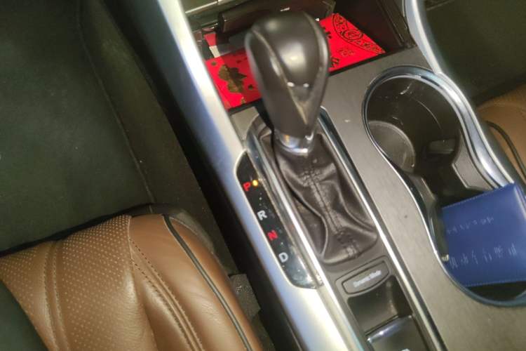 Used Acura TLX-L 2018 2.4L Deluxe Edition Gear Lever