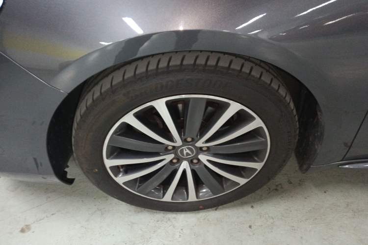 Used Acura TLX-L 2018 2.4L Diamond Edition Left Front Wheel Hub
