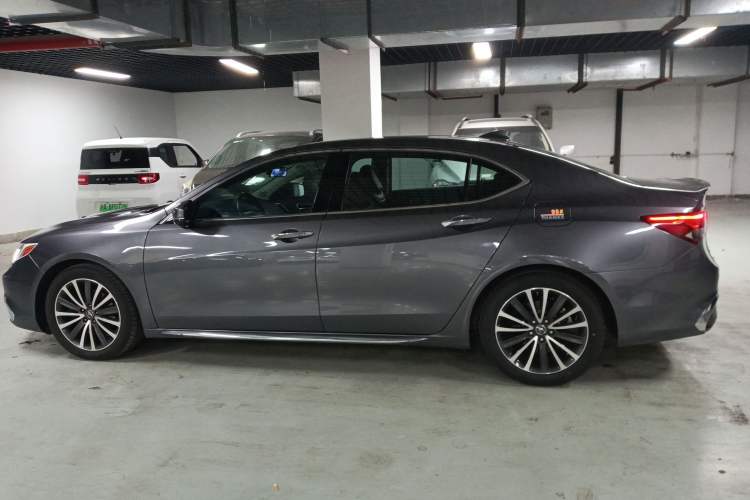 Used Acura TLX-L 2018 2.4L Diamond Edition Left Side
